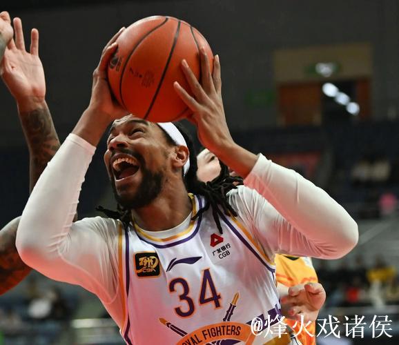 萨林杰16+18+12北控加时险胜广东 阿姆斯20分 萨林杰16+18+12北控加时险胜广东 阿姆斯20分